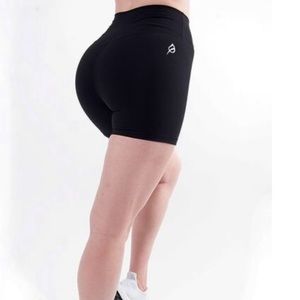 NWT P’tula Ptula Betsy 5” Shorts in Medium